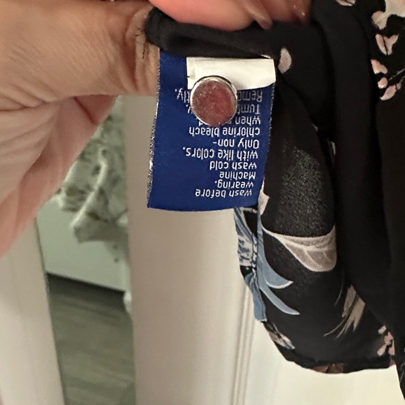 Apt. 9 Black Floral Sleeveless Blouse - Picture 8 of 8